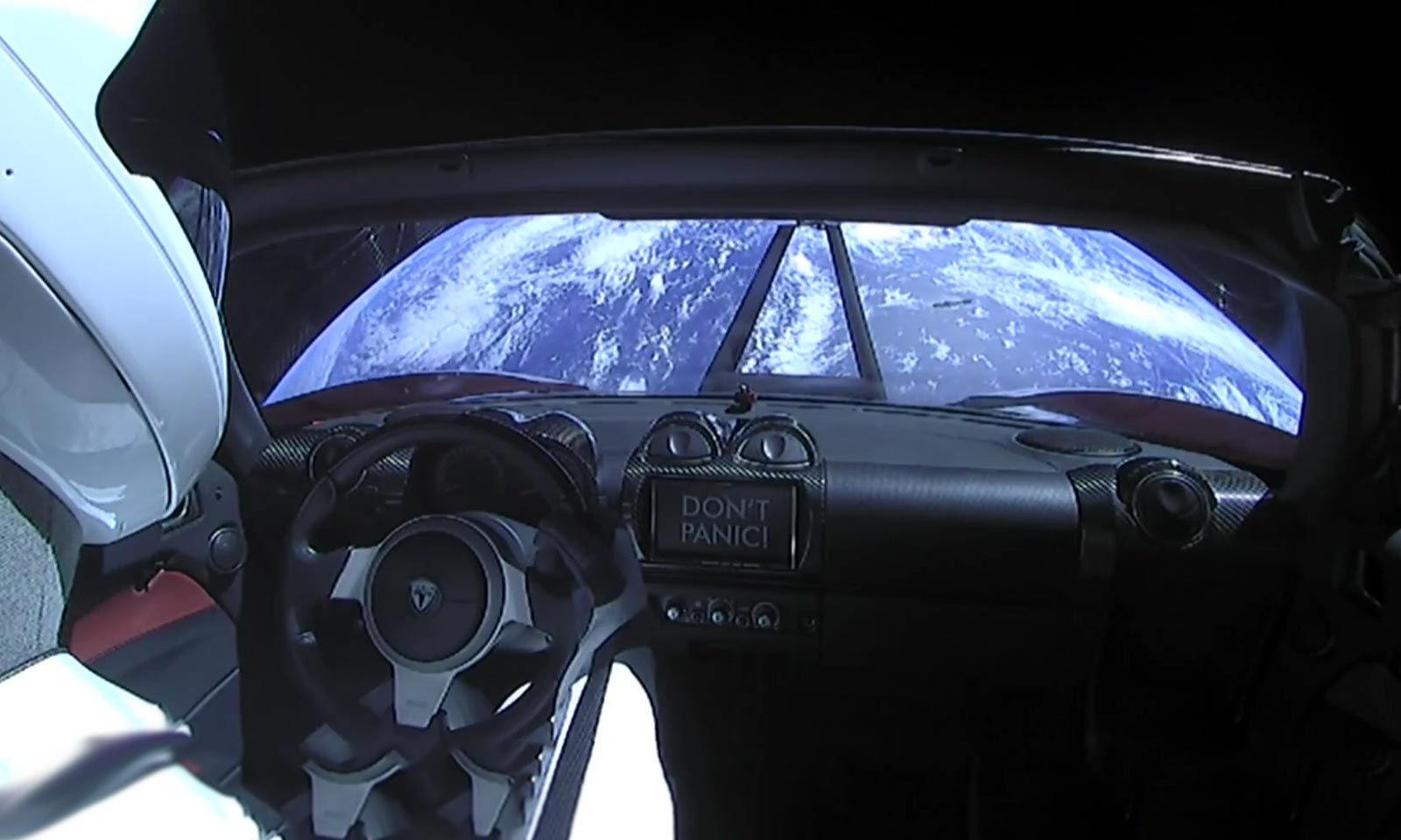 Tesla Roadster - 1ere voiture à vous saluer de l'espace